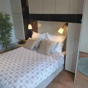 Siedmiogrodzka - Handy Location, Aircon & Garage Free Apartment